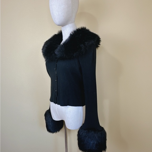 Selkie The Caviar Ice Skate Home Cardi Size Medium - Picture 4 of 7